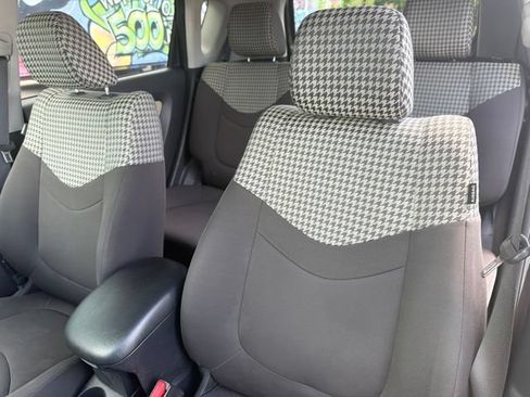 Used 2011 Kia Soul ! FWD image 14
