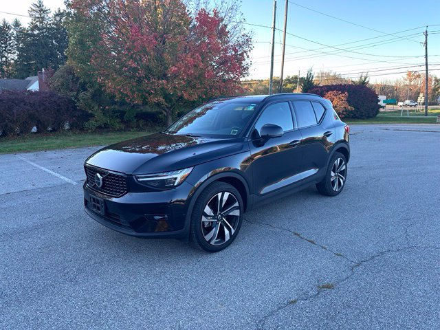 Used 2025 Volvo XC40 B5 Plus w/ Protection Package Premier AWD/4WD image 7