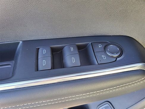 Used 2024 GMC Acadia Elevation image 16