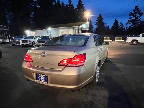 Used 2010 Toyota Avalon XLS image 6