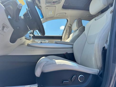 Used 2023 Genesis GV70 2.5T w/ Select Package AWD/4WD image 19