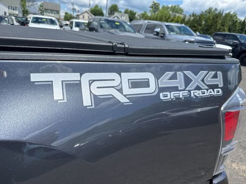Used 2021 Toyota Tacoma TRD Off-Road w/ Technology Package AWD/4WD image 10