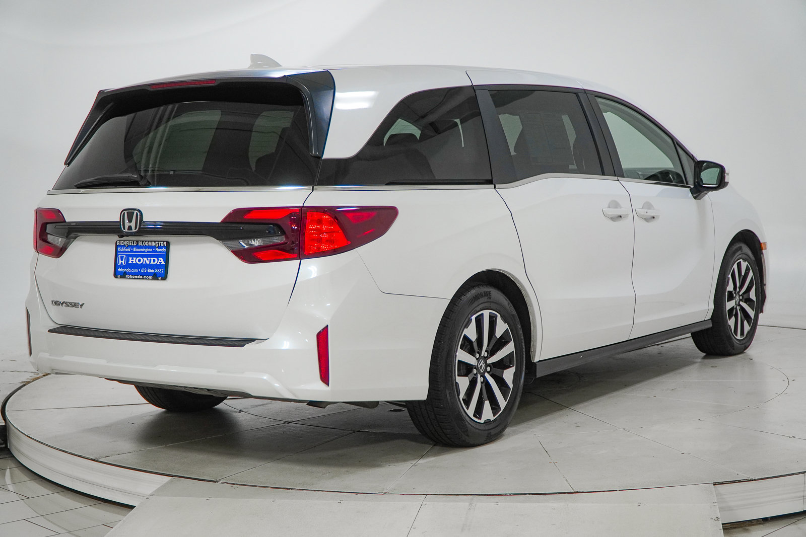 Used 2025 Honda Odyssey EX-L image 13