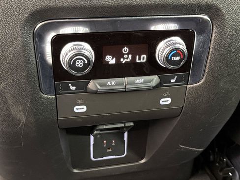 Used 2023 GMC Yukon XL SLT w/ SLT Luxury Package RWD image 22