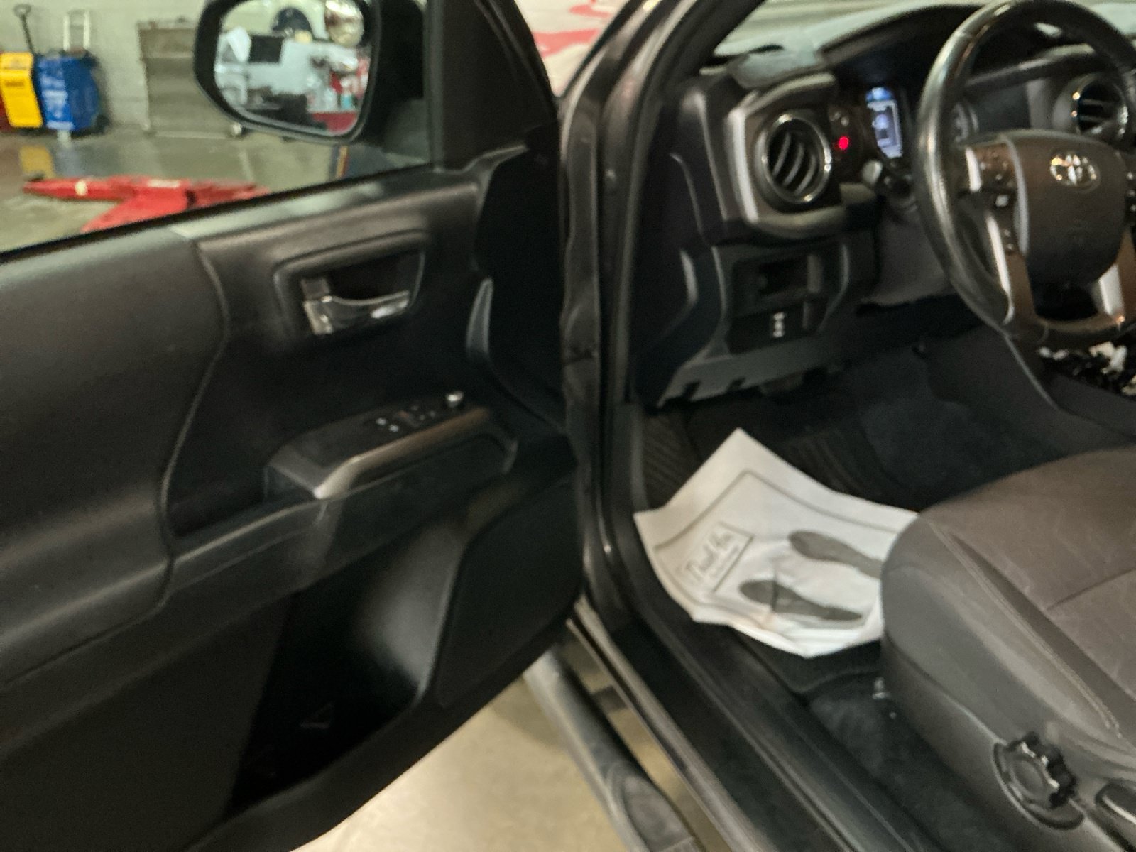 Used 2016 Toyota Tacoma TRD Sport w/ Towing Package RWD image 27