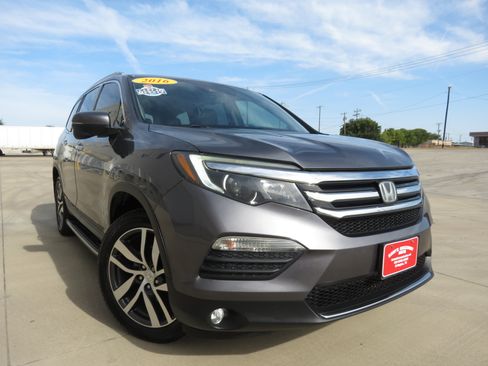Used 2016 Honda Pilot Touring image 2