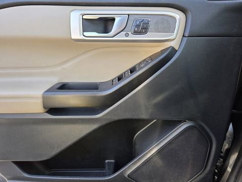 Used 2020 Ford Explorer Limited image 26