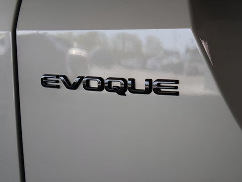 Used 2026 Land Rover Range Rover Evoque Dynamic SE AWD/4WD image 8