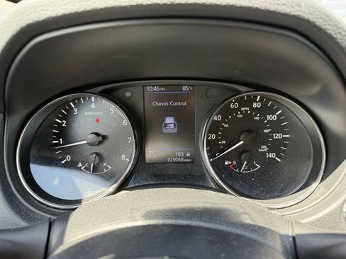 Used 2019 Nissan Rogue SV FWD image 16