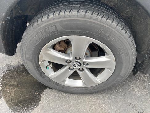 Used 2015 Toyota RAV4 XLE image 94