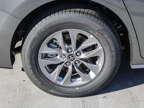 New 2026 Toyota Sienna XLE image 12