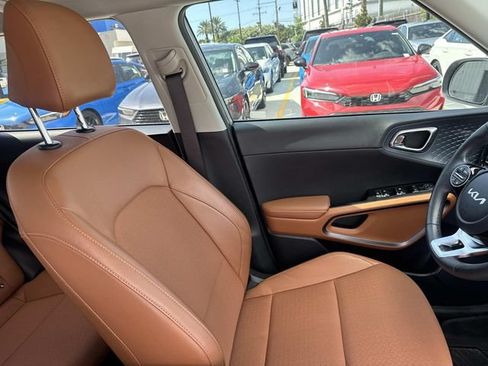Used 2024 Kia Soul EX w/ Option Group 015 FWD image 11