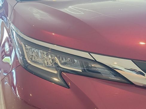 Certified 2023 Toyota Sienna XLE image 9