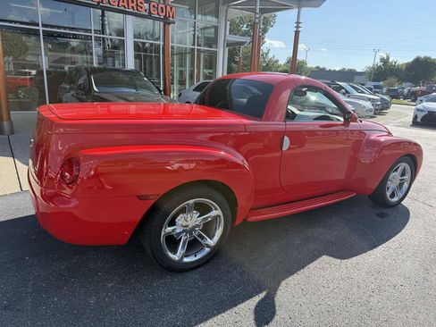 Used 2004 Chevrolet SSR w/ Preferred Equipment Group RWD image 24