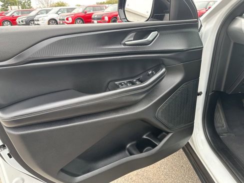 Used 2023 Jeep Grand Cherokee L Laredo image 15