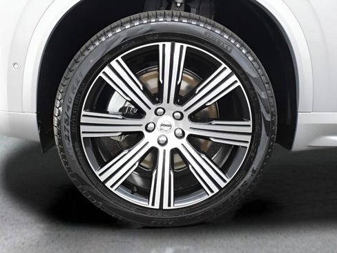 Certified 2025 Volvo XC90 T8 Plus w/ Protection Package Premier image 5