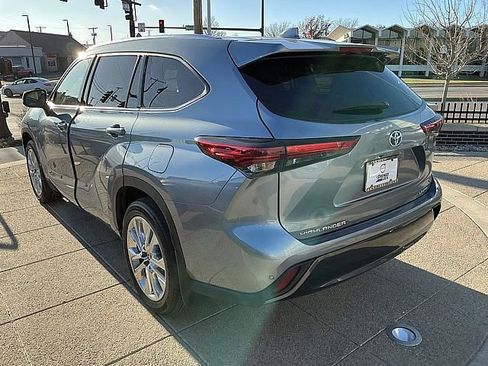 Used 2023 Toyota Highlander Limited image 10