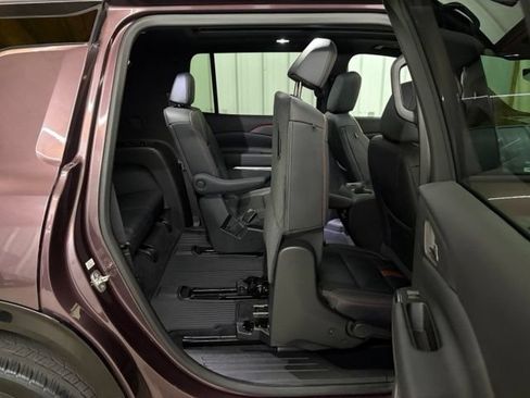 Used 2024 Chevrolet Traverse RS AWD/4WD image 24