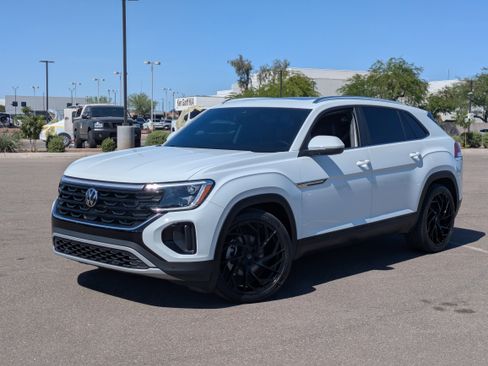 Used 2024 Volkswagen Atlas Cross Sport SE image 33