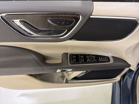 Used 2020 Lincoln Continental w/ Convenience Package image 14