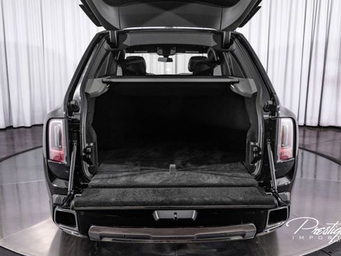 Used 2025 Rolls-Royce Cullinan image 16