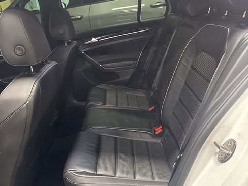 Used 2019 Volkswagen Golf R 4-Door image 7