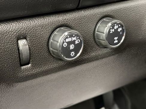 Used 2015 Chevrolet Colorado LT AWD/4WD image 10