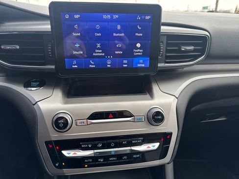 Used 2022 Ford Explorer XLT w/ Equipment Group 202A image 18