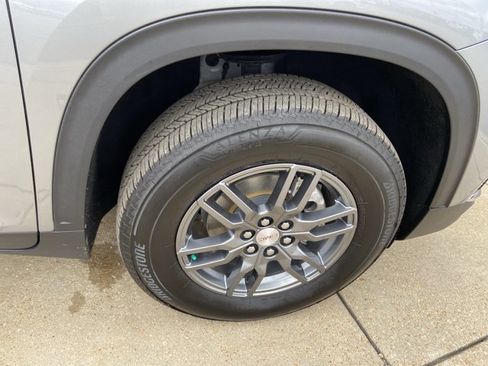 Used 2025 GMC Acadia Elevation image 31