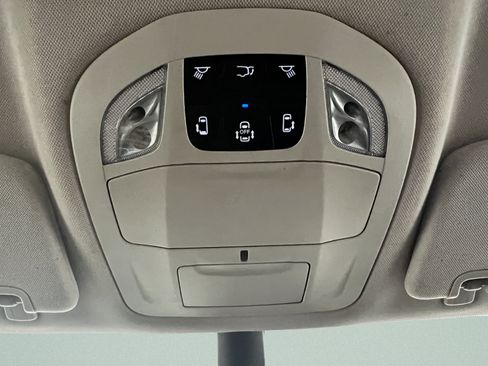 Used 2023 Chrysler Pacifica Touring-L FWD image 26