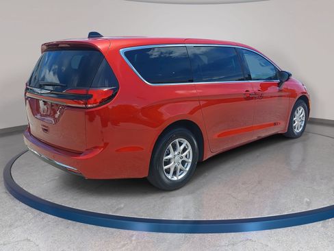 New 2026 Chrysler Pacifica Select FWD image 5