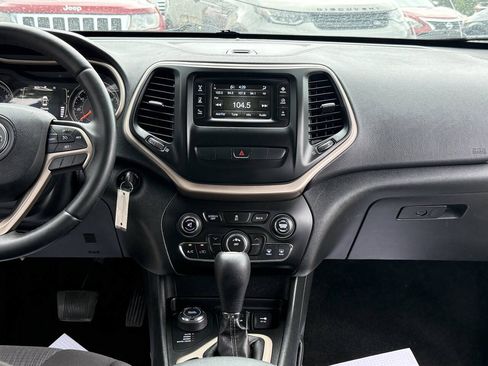 Used 2015 Jeep Cherokee Latitude AWD/4WD image 13