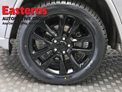 Used 2017 Jeep Grand Cherokee Altitude AWD/4WD image 32