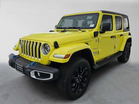 Used 2023 Jeep Wrangler Unlimited Sahara AWD/4WD image 7