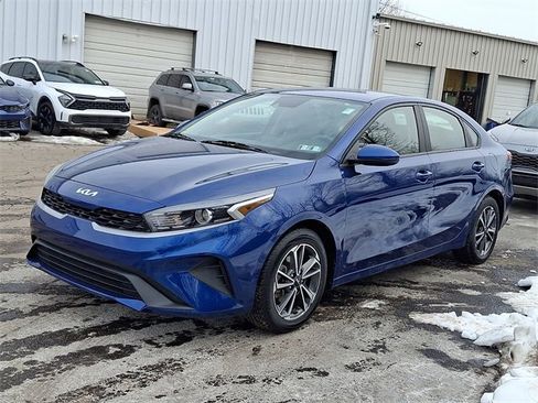 Certified 2022 Kia Forte LXS image 3