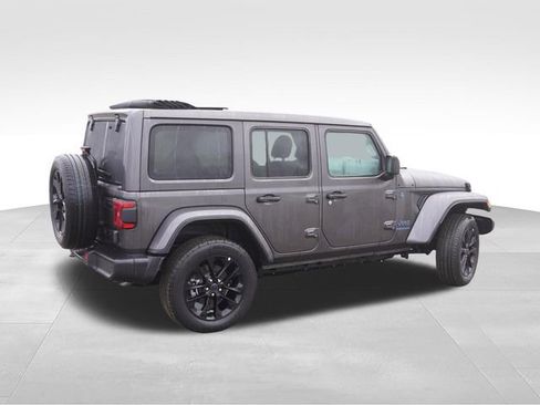 Used 2025 Jeep Wrangler Unlimited Sahara w/ Safety Group AWD/4WD image 5