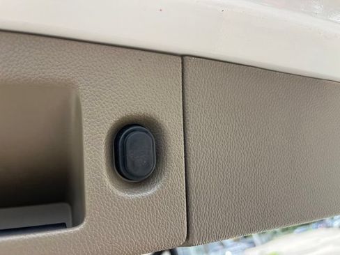 Used 2016 GMC Yukon SLT RWD image 8