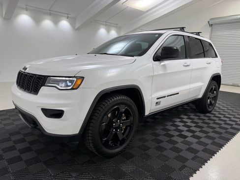 Used 2021 Jeep Grand Cherokee Freedom Edition AWD/4WD image 3