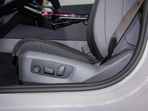 New 2026 BMW 550e xDrive w/ Executive Package image 15