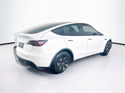 Used 2021 Tesla Model Y Long Range image 9