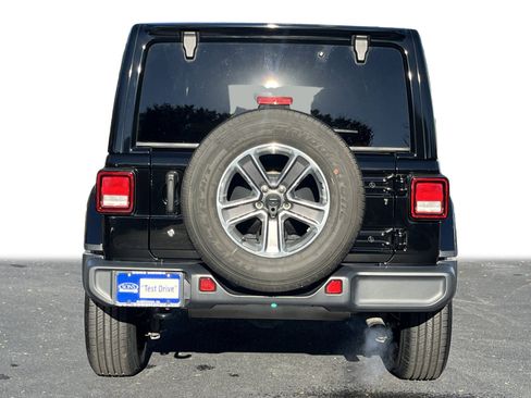 Used 2020 Jeep Wrangler Unlimited Sahara image 25