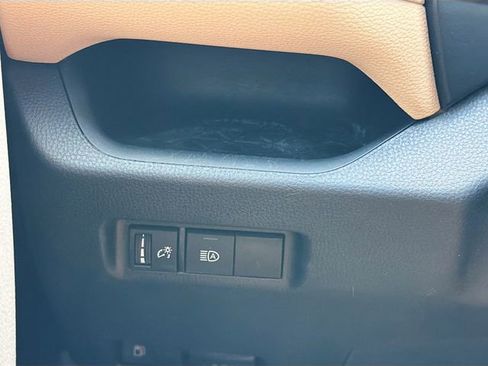 Used 2021 Toyota RAV4 XLE image 33