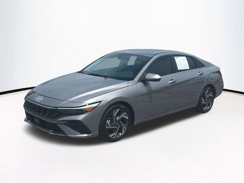 Used 2024 Hyundai Elantra SEL w/ Convenience Package FWD image 9