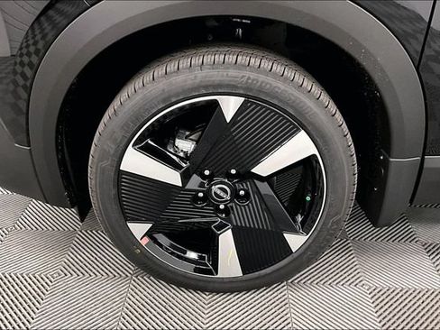 New 2026 Nissan Kicks SR w/ SR Premium Package AWD/4WD image 11