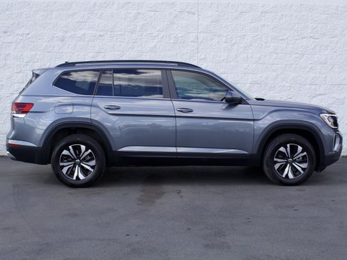 Used 2024 Volkswagen Atlas SE AWD/4WD image 5