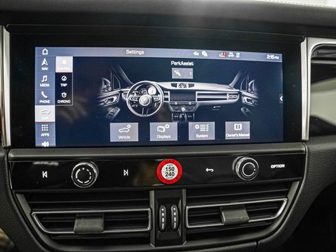 Certified 2026 Porsche Macan AWD/4WD image 25