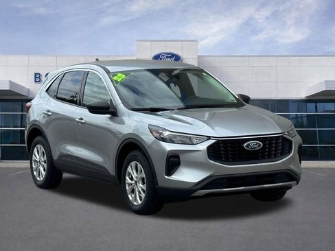 Used 2023 Ford Escape Active w/ Tech Pack #1 AWD/4WD image 2