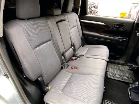 Used 2015 Toyota Highlander LE image 19
