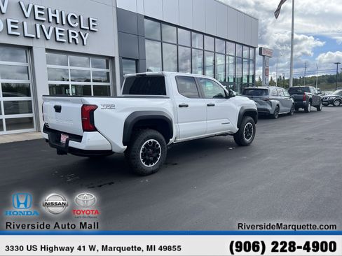 Used 2024 Toyota Tacoma TRD Off-Road image 9