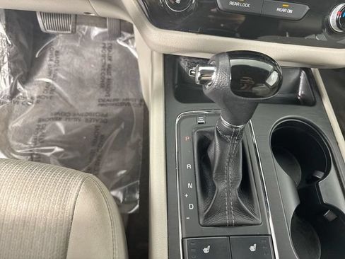 Used 2016 Kia Sedona LX w/ LX Convenience Package FWD image 17